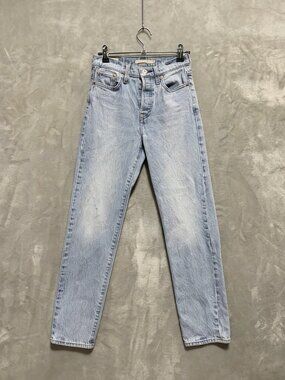 Levi’s Wedgie Fit Straight Jeans Womens 23x28 Blue Denim Light Wash Button Fly